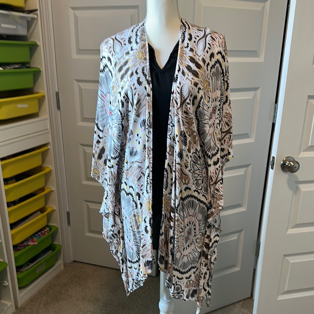 Chico's Black and White Geometric Cape